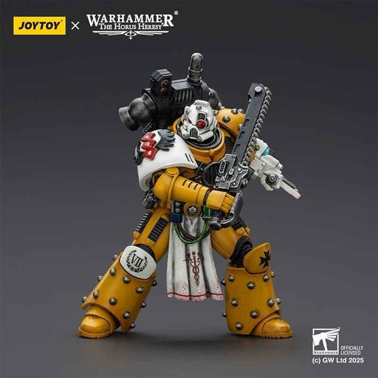 JOYTOY Warhammer 40K Imperial Fists Apothecary 1/18 Action Figure