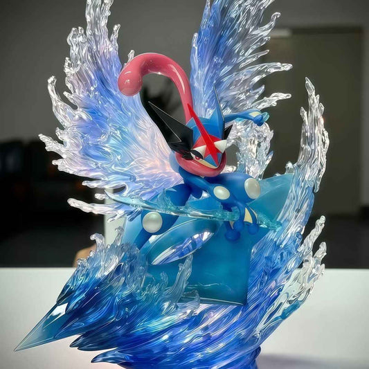 Clover Greninja Charizard GK Figure