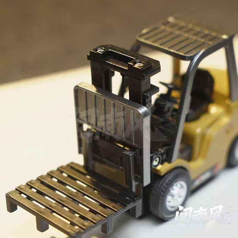 Desktop Mini Alloy Forklift - Precision Alloy Body Model for Collectors & Education