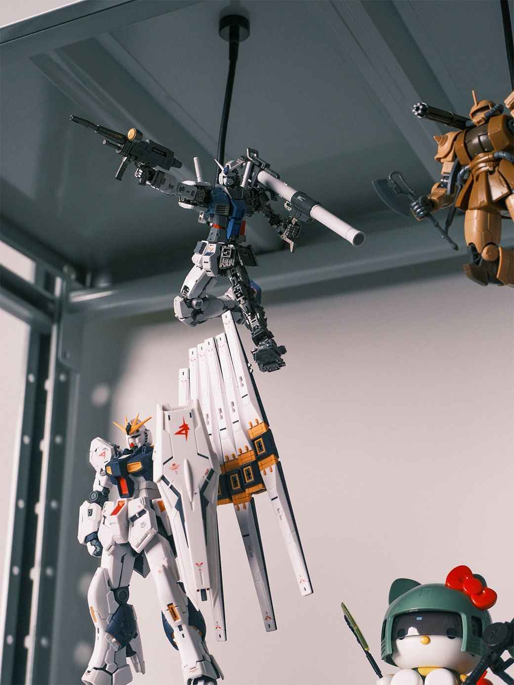 Ready Player One Gundam Model Hanger | Maglev Stand 1/144 Model Hanger 3-Pack