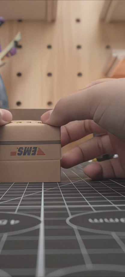 Desktop Mini Alloy Forklift - Precision Alloy Model for Collectors and Educational Purposes