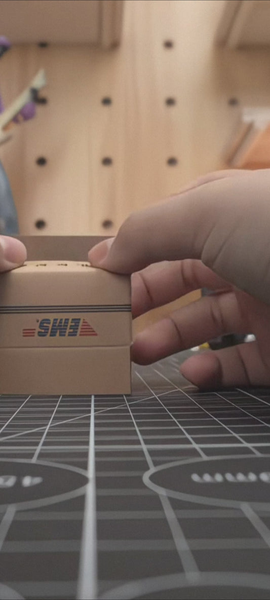 Desktop Mini Alloy Forklift - Precision Alloy Model for Collectors and Educational Purposes